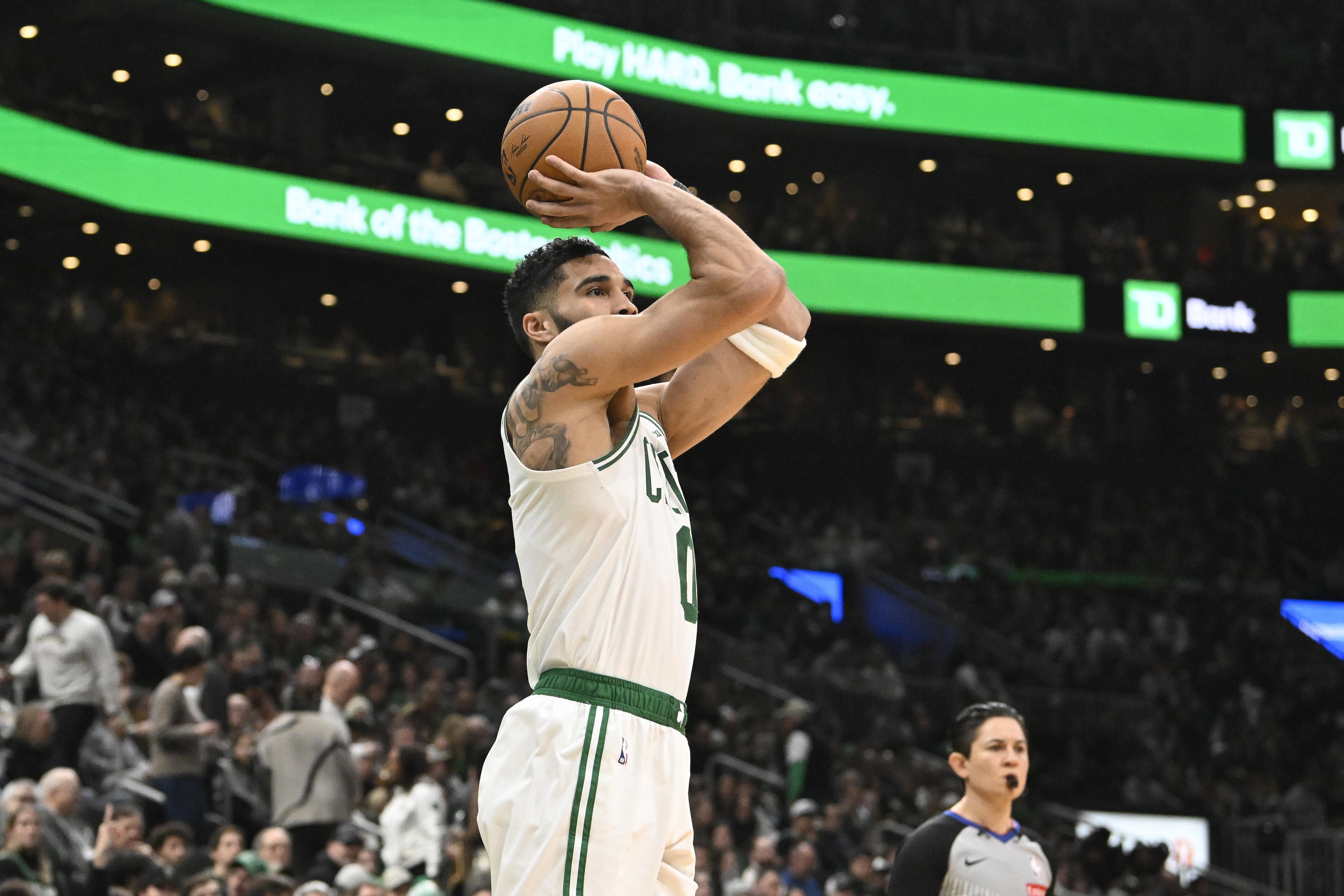 包含NBA西部榜首之争激烈，凯尔特人虐胜活塞的词条